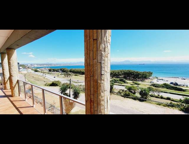 9 BEDROOM HOUSE FOR SALE IN DE BAKKE